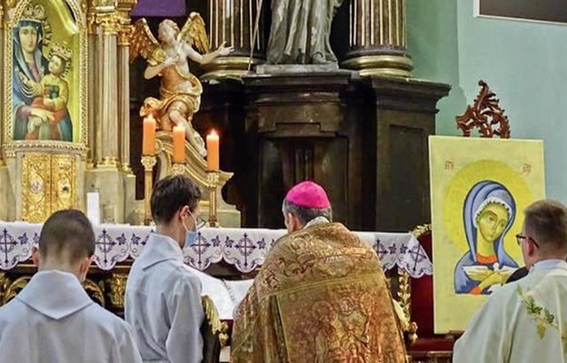 Biskup Roman Pindel dokonuje Aktu Poświęcenia Rosji i Ukrainy Niepokalanemu
Sercu Maryi