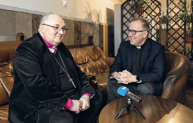 Twórczy kapłan nigdy się nie wypali, mówi bp Janusz Mastalski w rozmowie
z ks. Jarosławem Grabowskim