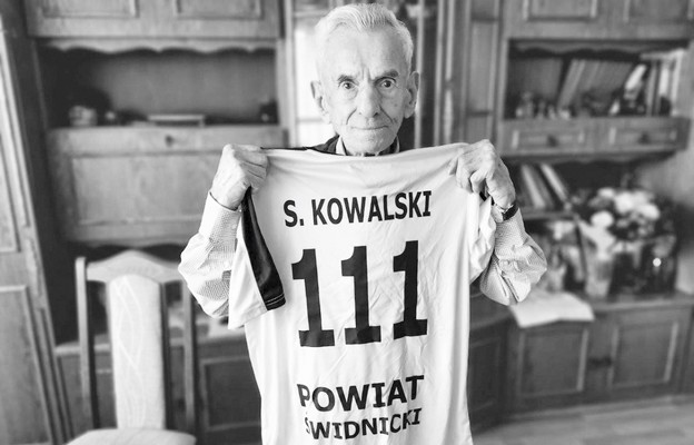 Stanisław Kowalski był najstarszym mężczyzną w Polsce żył 111 lat 11 miesięcy 
i 23 dni