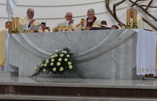 W bazylice Bożego Miłosierdzia Mszy Wieczerzy Pańskiej przewodniczył bp Jan Zając