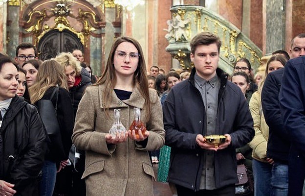 Maturzyści ofiarowali Panu Bogu czas swoich życiowych wyborów