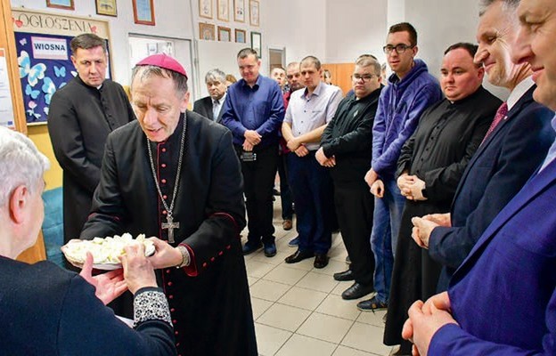 Dobrze, że pamiętamy o tych wspólnotach, pośród których żyjemy – wskazał bp Marian Rojek