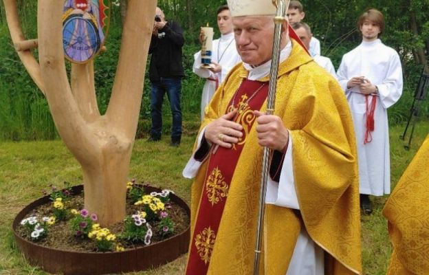 Wizerunek Matki Bożej patronki rowerzystów poświęcił abp Adam Szal