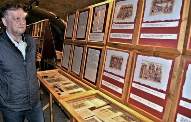 jako jeden z pierwszych wystawę prezentująca kopię kart Kodeksu lubińskiego 
zwiedził prezydent tego miasta, Robert Raczyński