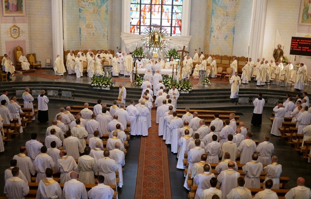 By wciąż szli po śladach Jezusa