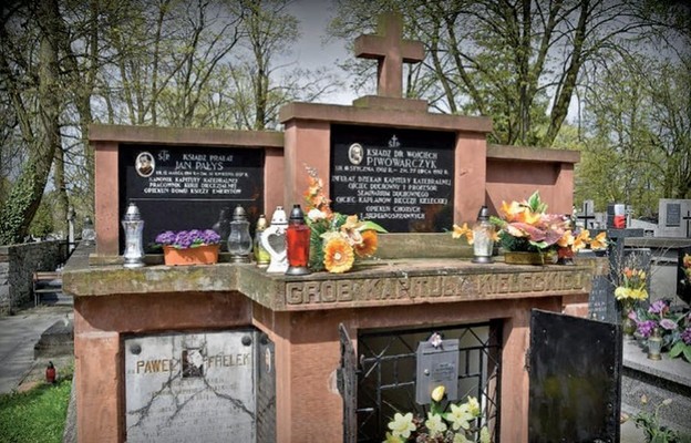 Grób ks. Wojciecha Piwowarczyka na Cmentarzu Starym w Kielcach