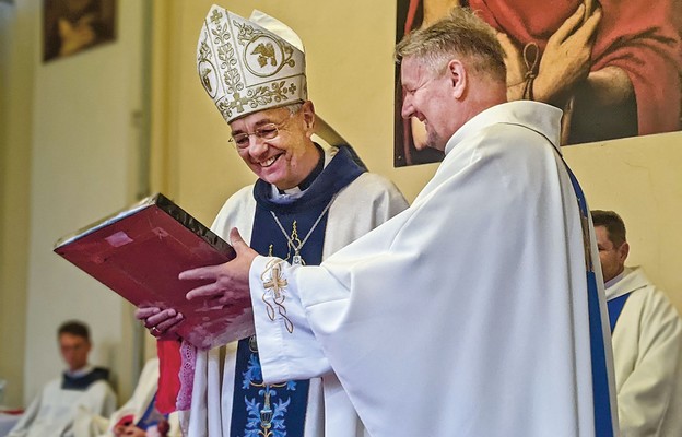 Abp Ludwig Schick otrzymał w prezencie obraz św. Maksymiliana