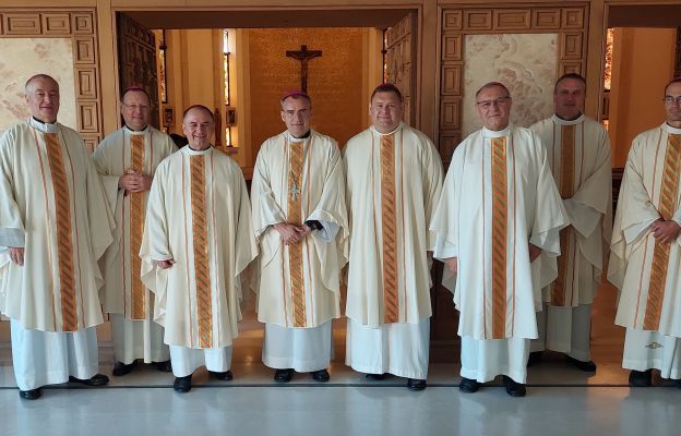 Bp Adrian Put wraz z innymi biskupami podczas kursu formacyjnego Rzymie.