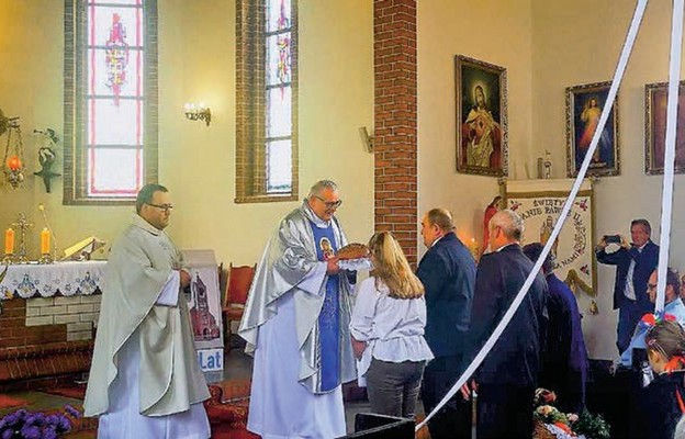 Mszy św. przewodniczył ks. kan. Leszek Konieczny