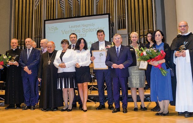 Tegoroczni laureaci i przedstawiciele organizatorów Nagrody Veritatis Splendor