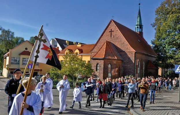 Procesja modlitewna z wizerunkiem i relikwiami błogosławionego