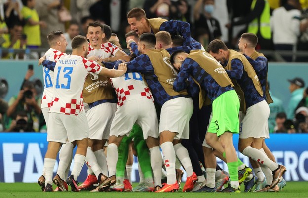 Radość drużyny Chorwacji po zwycięstwie z Brazylią
