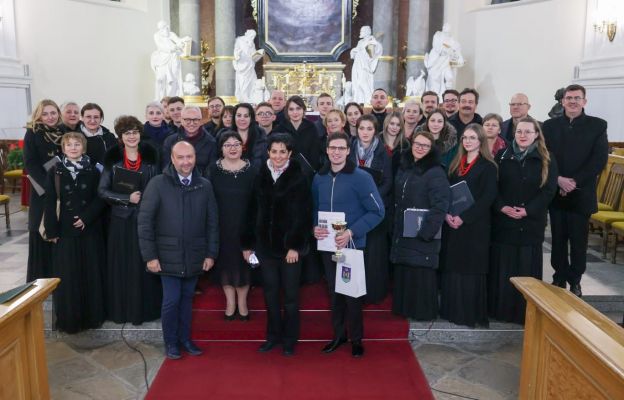 Chór LimaNovum to młody chór mieszany, działający przy Limanowskim Domu Kultury