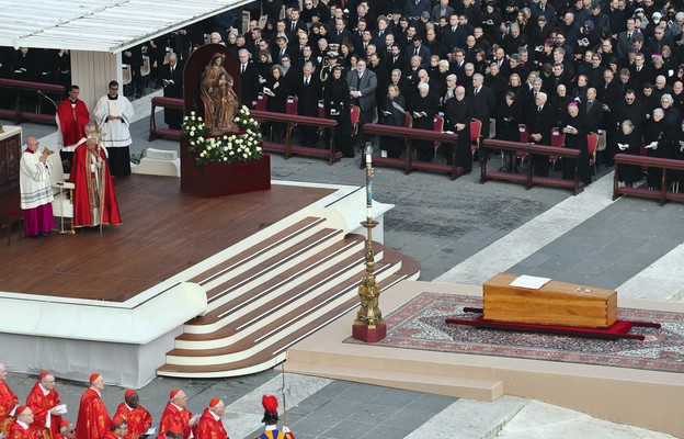 Świat pożegnał Benedykta XVI