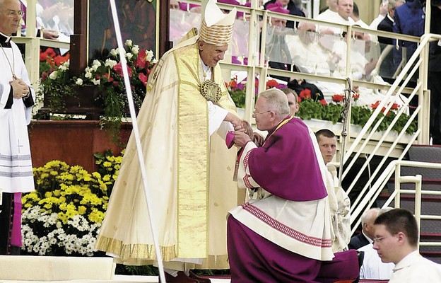 Arcybiskup Stanisław Nowak wita Benedykta XVI na Jasnej Górze, 26 maja 2006