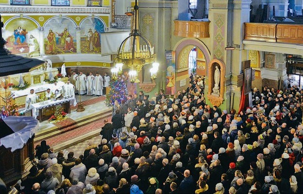 Parafianie przygotowywali się do uroczystości poprzez 9-miesięczną Nowennę do Matki Bożej Ostrobramskiej