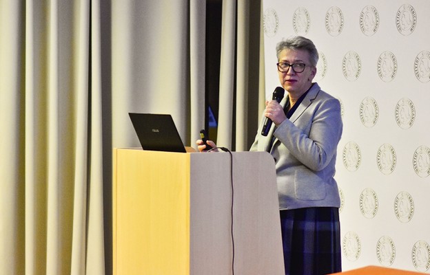 Małgorzata Więczkowska w swoim wykładzie przedstawiła wiele filmów i statystyk