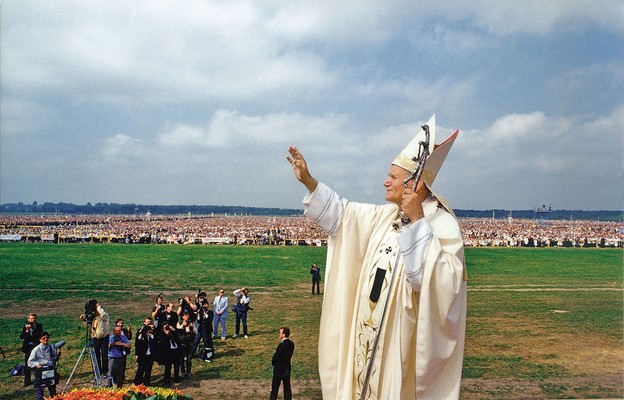 Czechy,św. Jan Paweł II,odznaczenie,Czechosłowacja,Niedziela,tygodnik katolicki Św. Jan Paweł II z odznaczeniem państwowym od sąsiada Polski