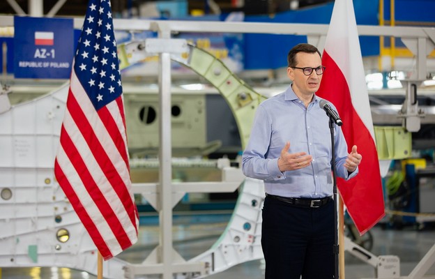 Premier RP Mateusz Morawiecki odwiedził zakłady Lockheed Martin, które produkują myśliwce F-35 dla polskiej armii.