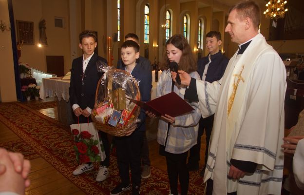 Bierzmowania młodzież podziękowała za udzielony sakrament 