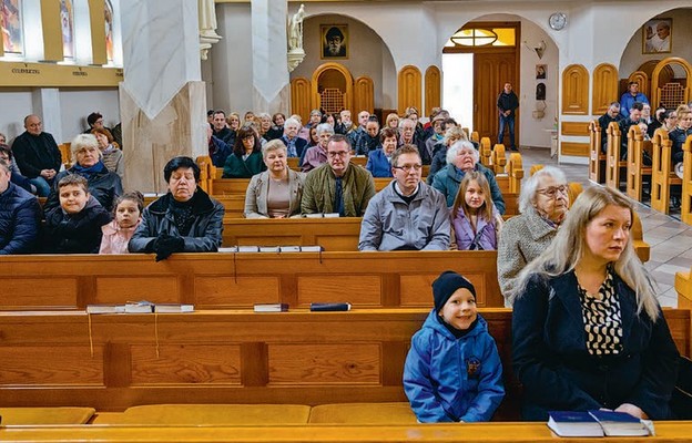 Przychodzą do kościoła z całym sercem