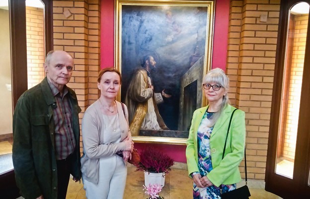 Moderatorzy Oratorium przed obrazem św. Antoniego Marii Zaccarii. Od prawej: pani Grażyna, Ewa Domańska, Piotr Bajor