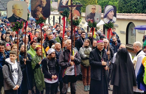 Przywitanie pielgrzymów u progów łagiewnickiego klasztoru