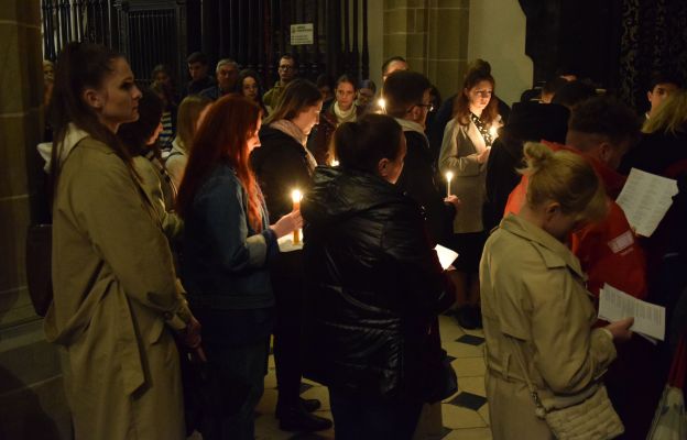 - Droga Światła to nabożeństwo szczególne – przekonuje bp Robert Chrząszcz