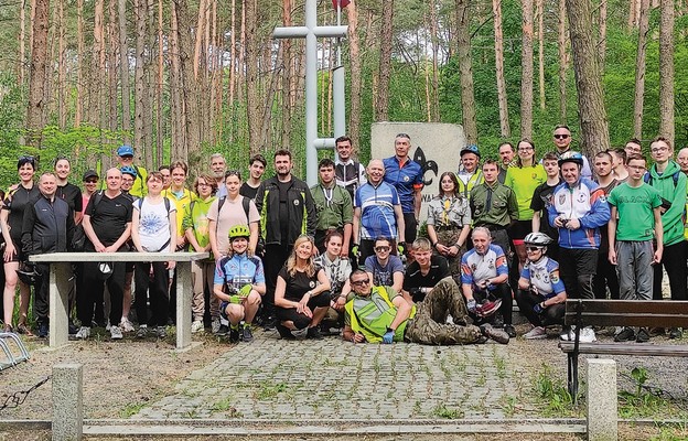 Ksiądz Frelichowski przyciąga ludzi w każdym wieku