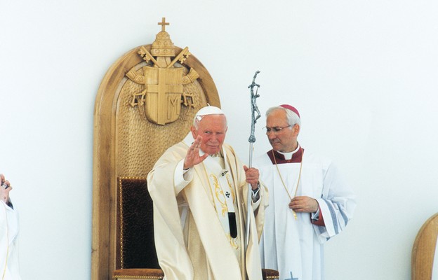 Jan Paweł II podczas wizyty w Sandomierzu w 1999 r.