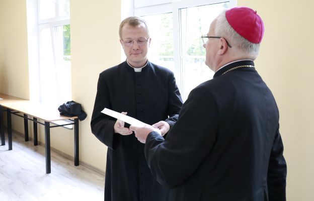 Dotychczasowy redaktor świdnickiego oddziału Gościa Niedzielnego, otrzymał nominację na wikariusza parafii katedralnej w Świdnicy. 