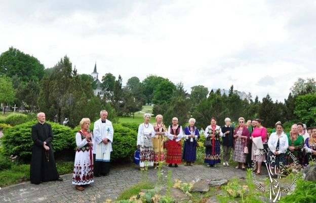 Pielgrzymce „Otoczmy różańcem dzieci i młodzież, przewodniczył ks. dr Stanisław Szczepaniec