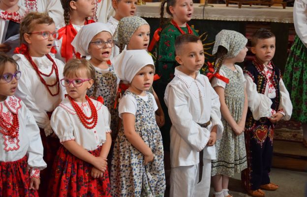 Najmłodsi mieszkańcy Łososiny Dolnej poznają kościół przodków