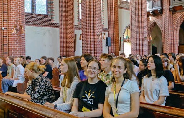 Młodzi spotykali się na modlitwie w kościele św. Jadwigi w Dobroszycach