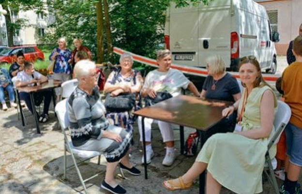 Piknik przed Centrum służył integracji i bliższemu poznaniu z nowymi sąsiadami