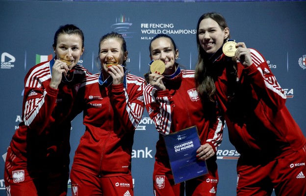 Renata Knapik Miazga, Martyna Swatowska Wenglarczyk, Magdalena Pawloska i Ewa Trzebińska z Polski, zdobywczynie złotego medalu.