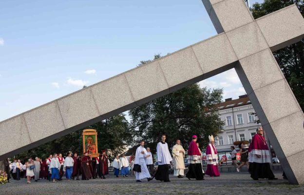 Abp Depo: zapraszamy Maryję na wszystkie nasze drogi