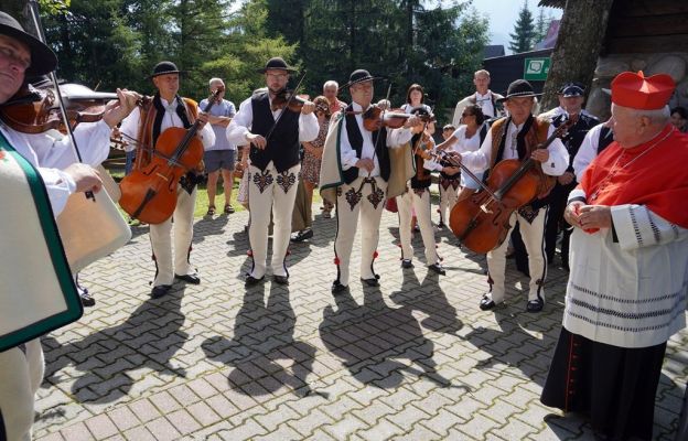 Górale powitali kard. Dziwisza także muzycznie