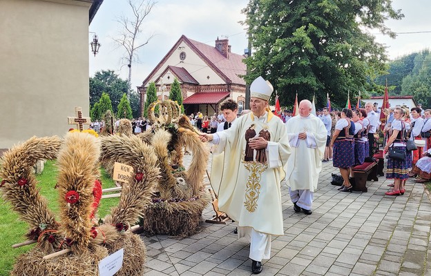 Poświęcenie wieńców dożynkowych