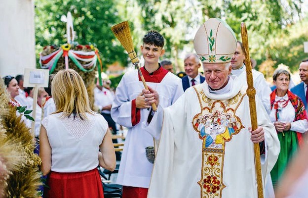 Abp Adam Szal podkreślił znaczenie pracy rolników i zwrócił uwagę na wartość chleba