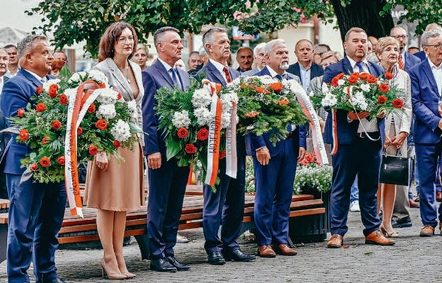 W uroczystościach wzięły udział oficjalne delegacje