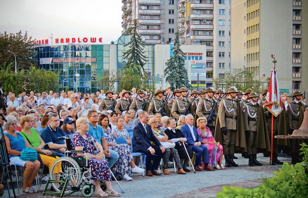 Ogrody Bernardyńskie wypełnili wierni z Rzeszowa i służby mundurowe