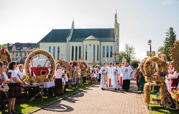 Procesja do ołtarza polowego