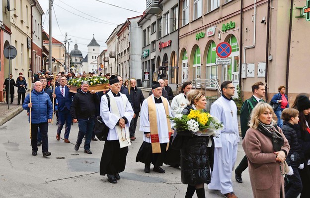 Staszowskie uroczystości zwieńczyła procesja ulicami miasta