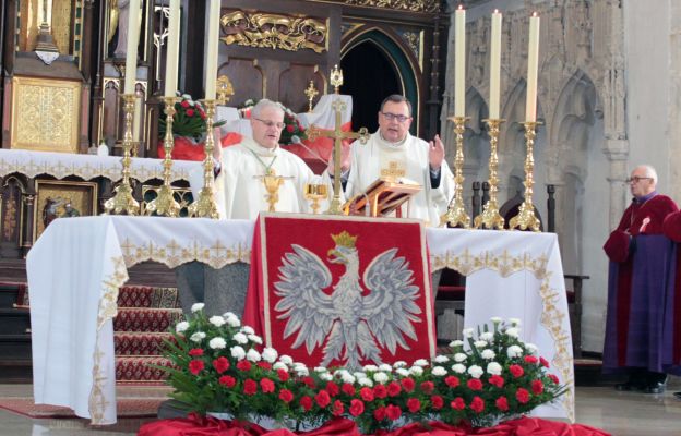 Uroczysta Msza święta pod przewodnictwem bp Marka Mendyka, w bazylice strzegomskiej