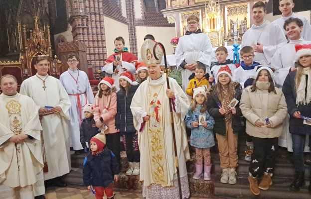 Służba liturgiczna i najmłodsi parafianie z parafii św. Mikołaja 