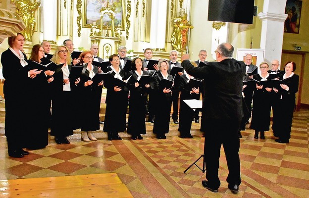 Chóry wyśpiewały pieśni religijne