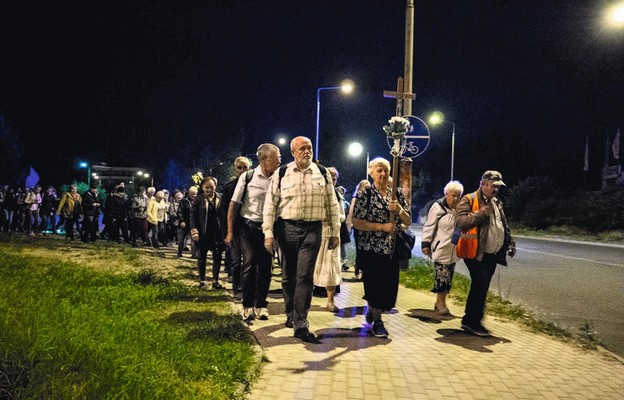 Nocne pielgrzymowanie rozpoczęło się ponad 30 lat temu