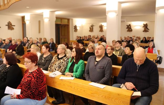 Podczas konferencji w kaplicy Domu Uzdrowienia Chorych