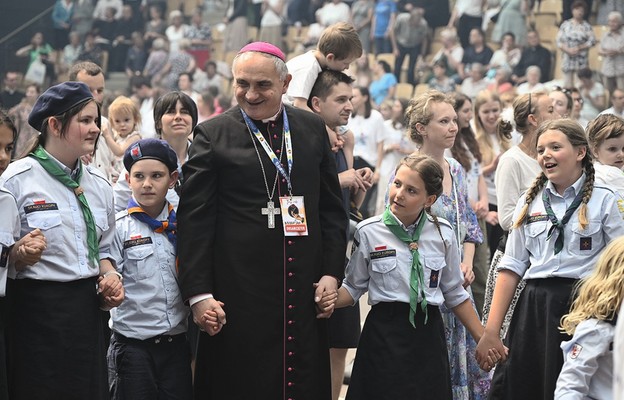 Znakiem piękna Kościoła są żywe parafie, wspólnoty, w których rodzą się inicjatywy duszpasterskie, gdzie ludzie się jednoczą, a nie dzielą –
mówił bp Krzysztof Włodarczyk